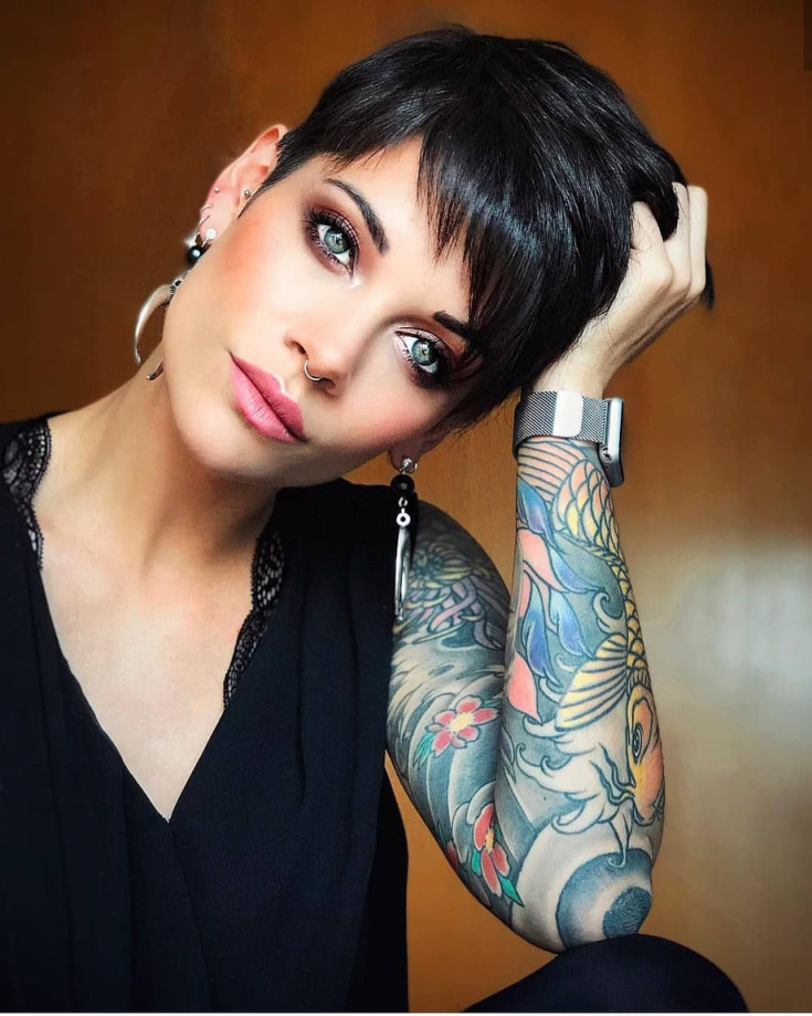 (+195 photos) Coupe de cheveux Pixie pour les brunes