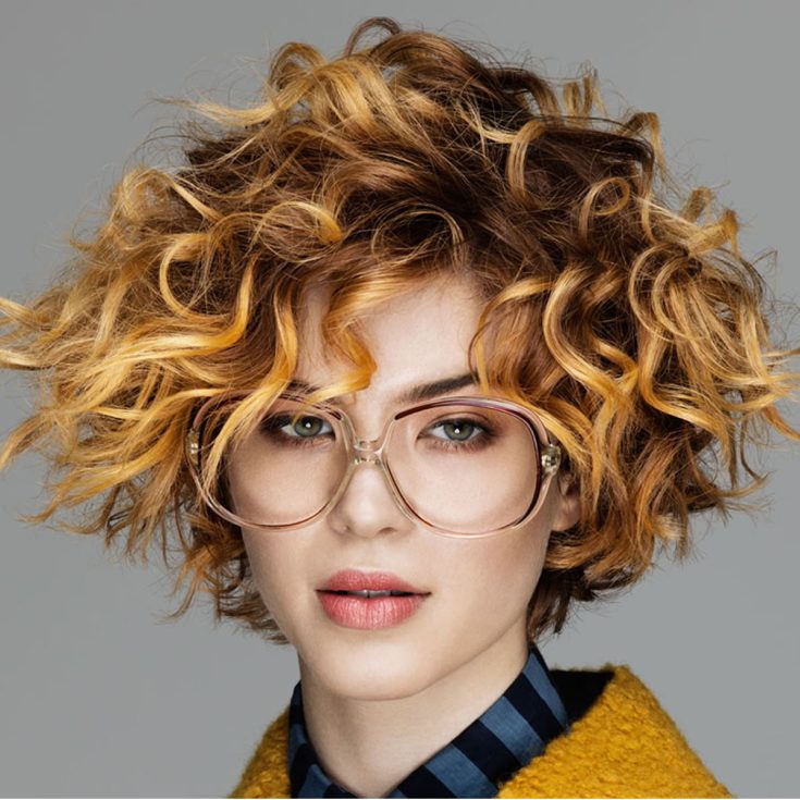 (+135 photos) Bob Kare sur cheveux bouclés
