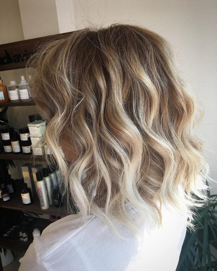 (+201 photos) Balayage sur cheveux châtain clair de longueur moyenne