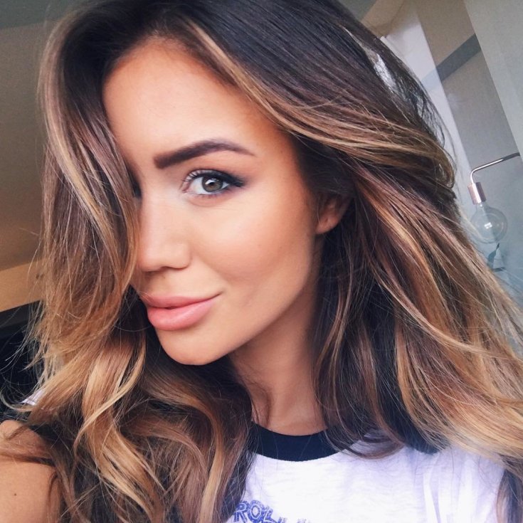 Shatush pour cheveux châtain clair de longueur moyenne