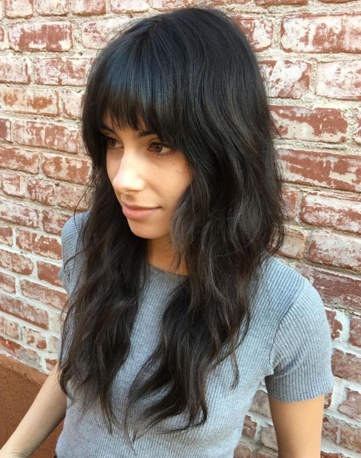 (+150 photo) Coupe de cheveux en cascade pour cheveux longs avec une frange