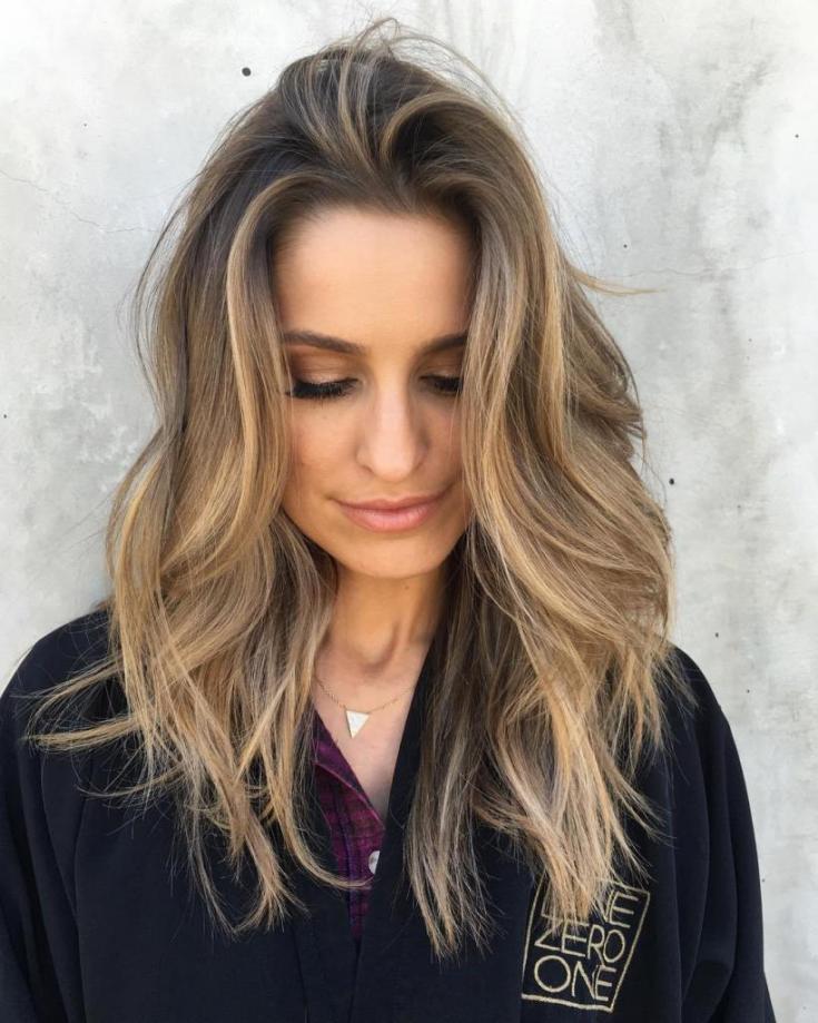 Shatush pour cheveux châtain clair de longueur moyenne