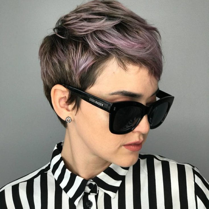 (+195 photos) Coupe de cheveux Pixie pour les brunes