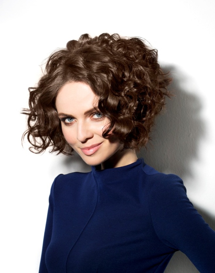 (+135 photos) Bob Kare sur cheveux bouclés
