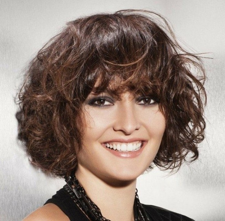 (+135 photos) Bob Kare sur cheveux bouclés