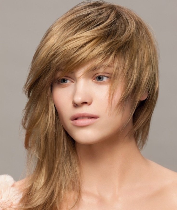(+150 photo) Coupe de cheveux en cascade pour cheveux longs avec une frange