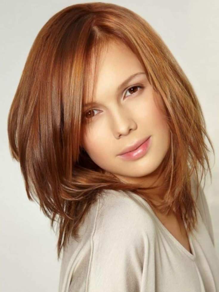 Coupe de cheveux en cascade pour cheveux mi-longs