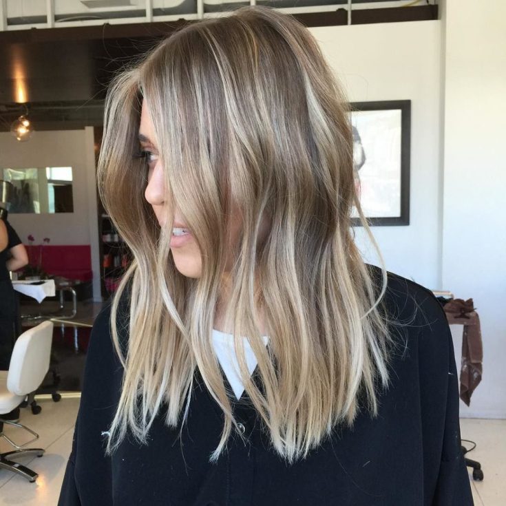 Shatush pour cheveux châtain clair de longueur moyenne