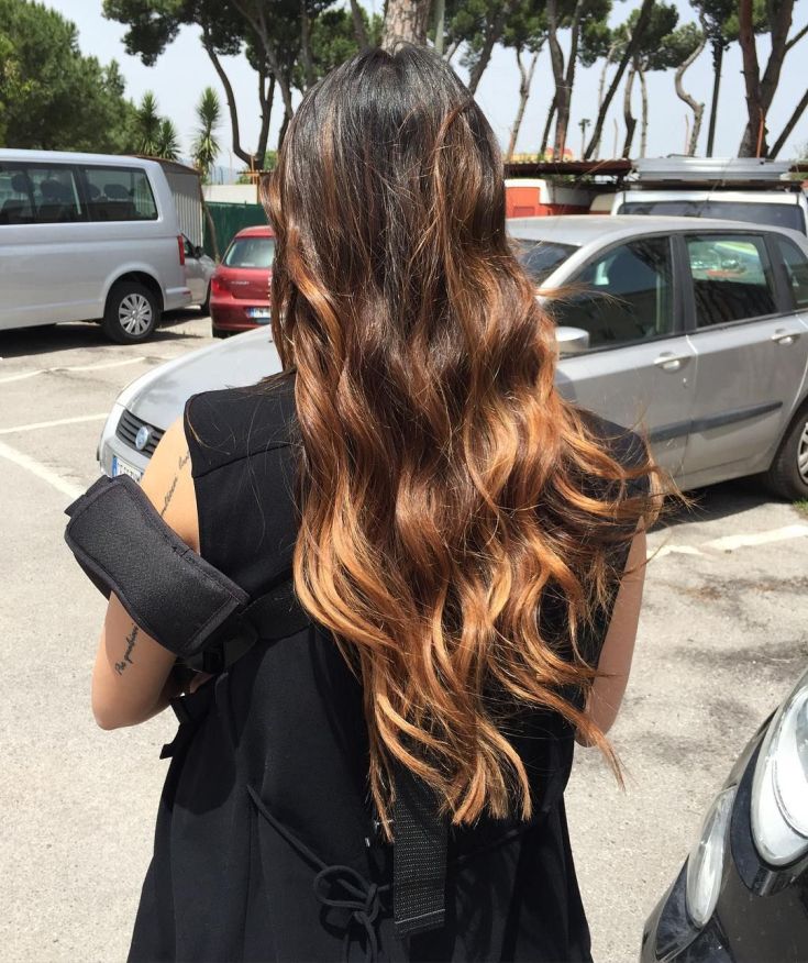 Shatush sur cheveux longs foncés