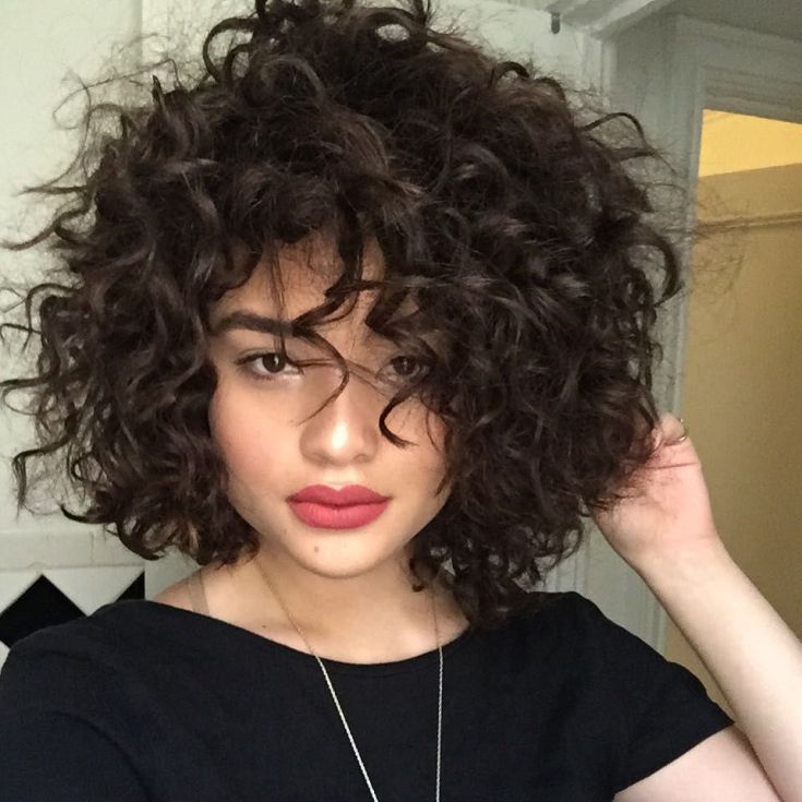 (+135 photos) Bob Kare sur cheveux bouclés
