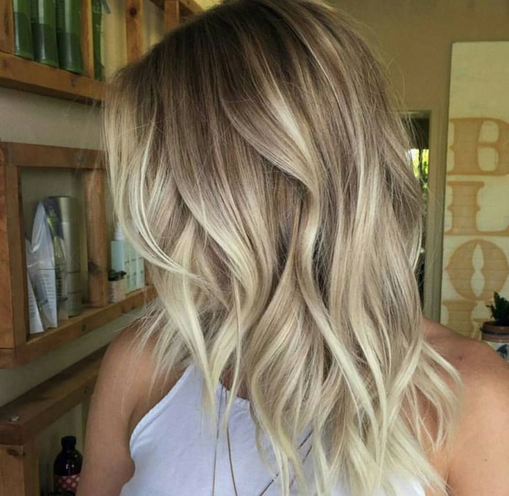 Shatush pour cheveux châtain clair de longueur moyenne