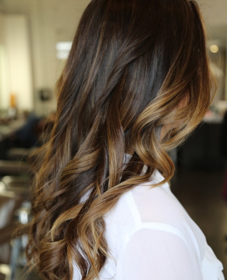 Shatush sur cheveux longs foncés