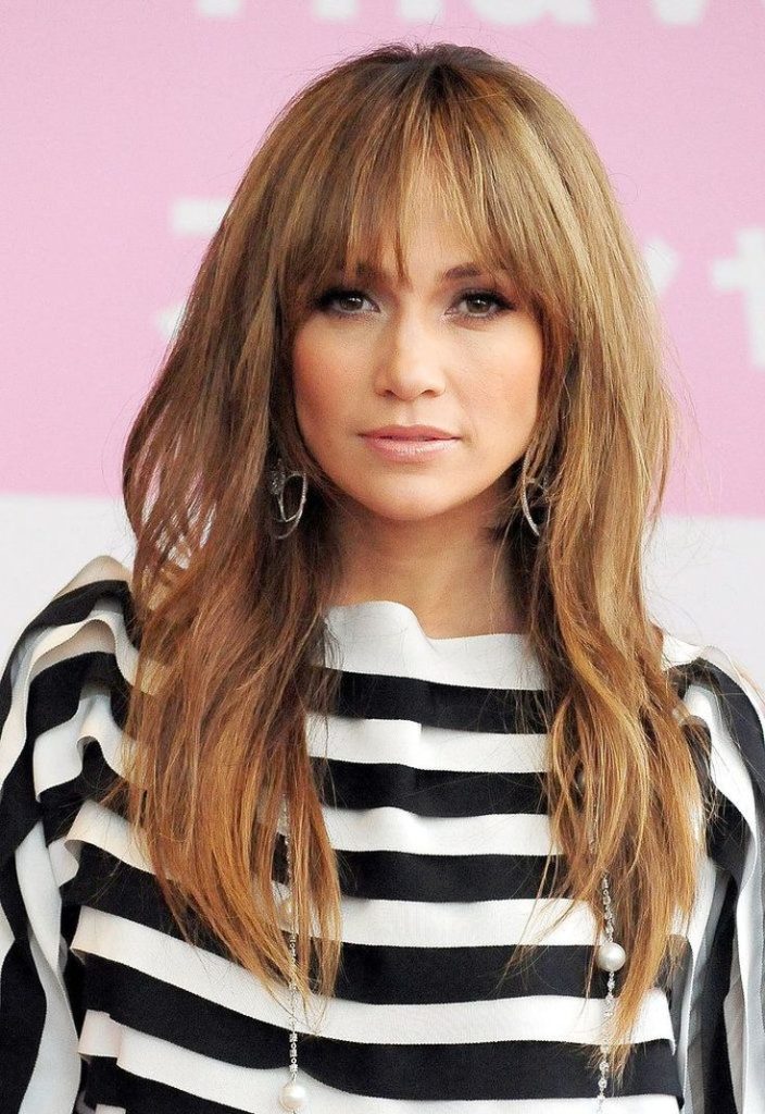 (+150 photo) Coupe de cheveux en cascade pour cheveux longs avec une frange