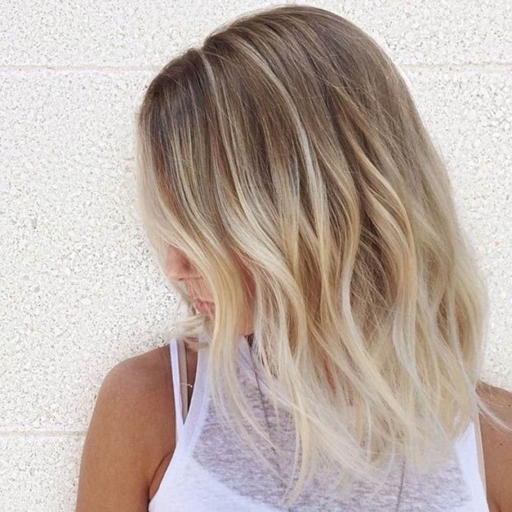 Shatush pour cheveux châtain clair de longueur moyenne