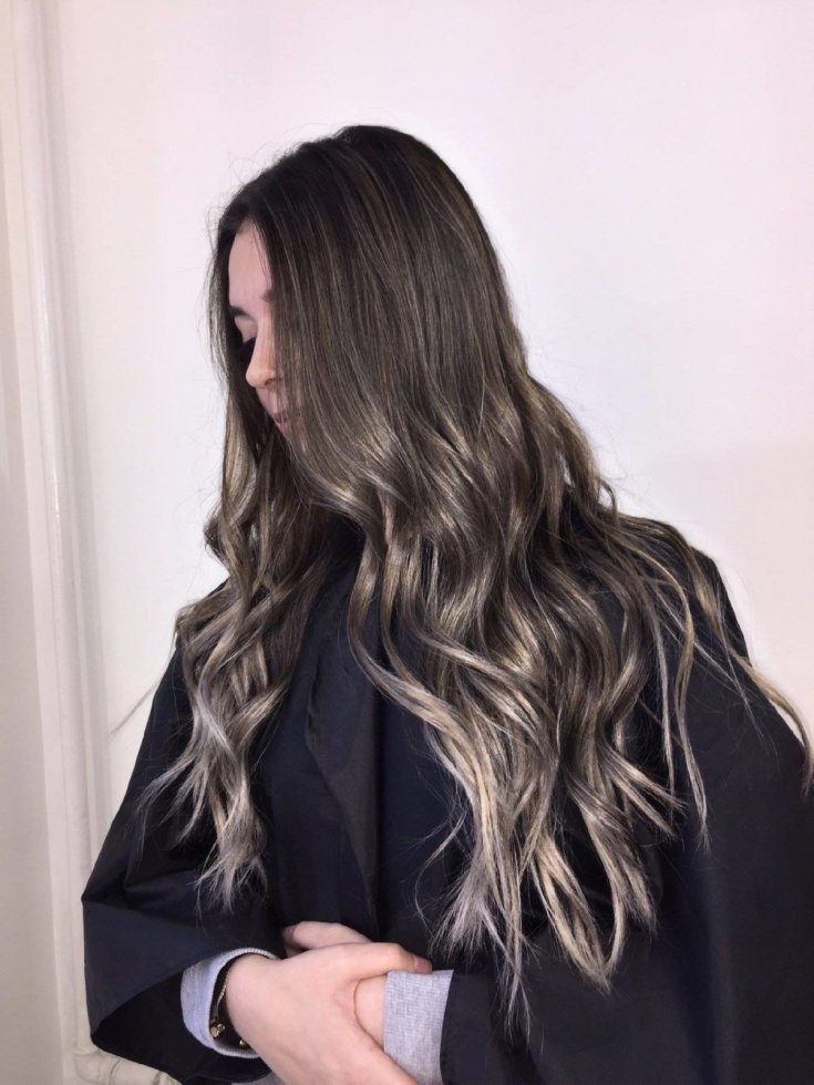 Shatush sur cheveux longs foncés