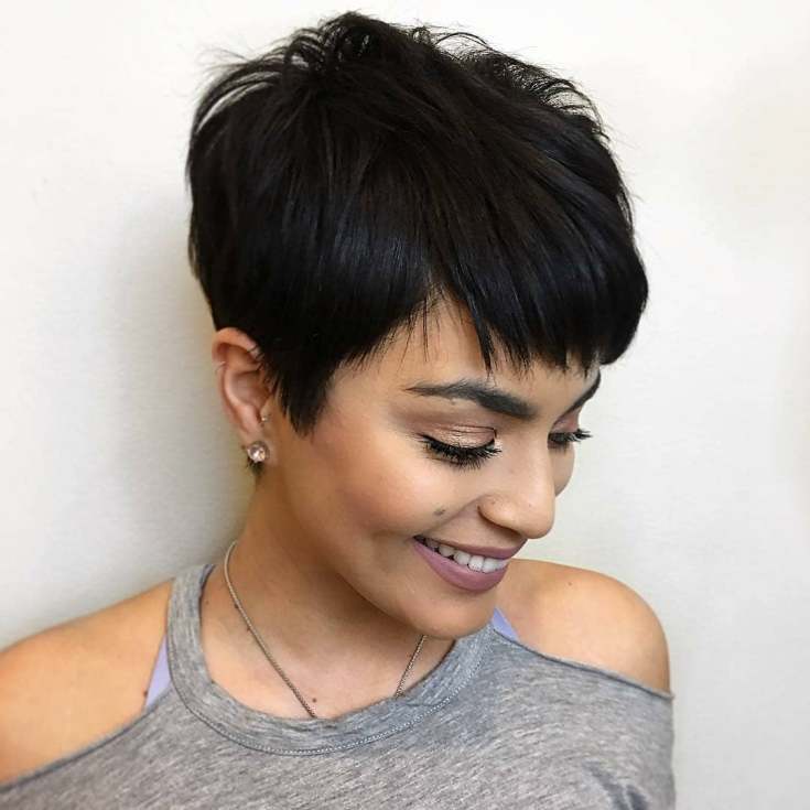 (+195 photos) Coupe de cheveux Pixie pour les brunes