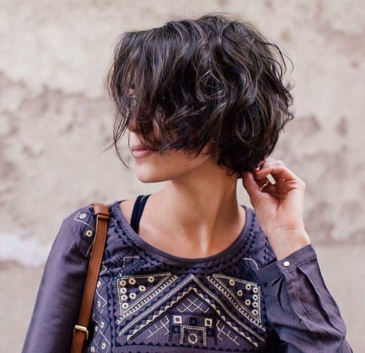 (+135 photos) Bob Kare sur cheveux bouclés