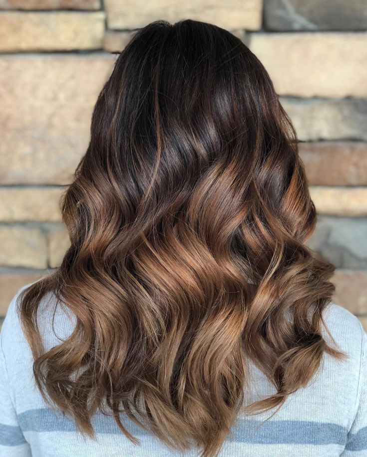 Shatush sur cheveux longs foncés