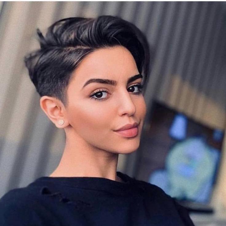 (+195 photos) Coupe de cheveux Pixie pour les brunes