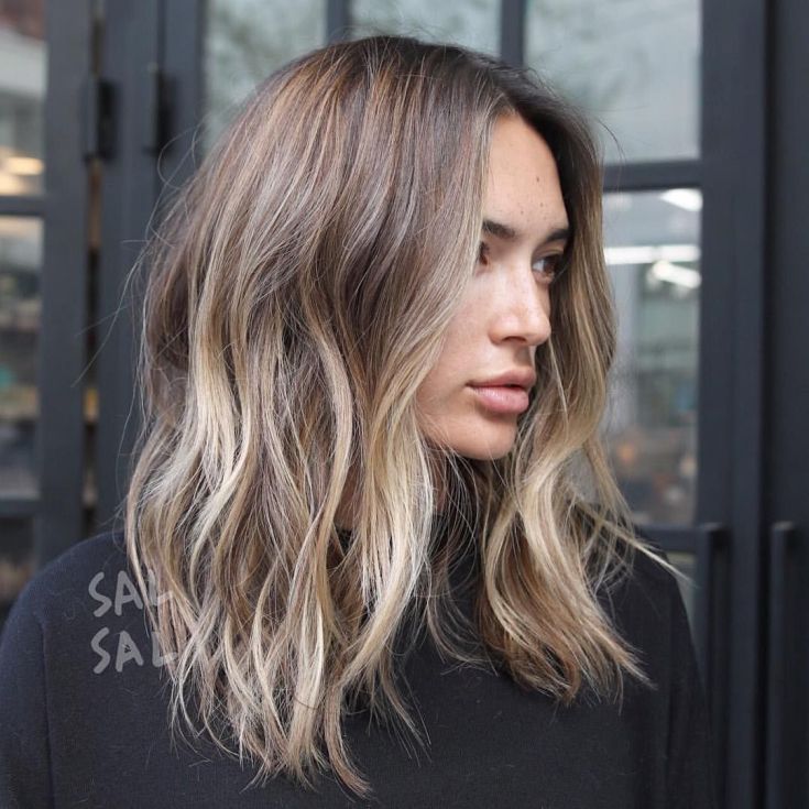 Shatush pour cheveux châtain clair de longueur moyenne