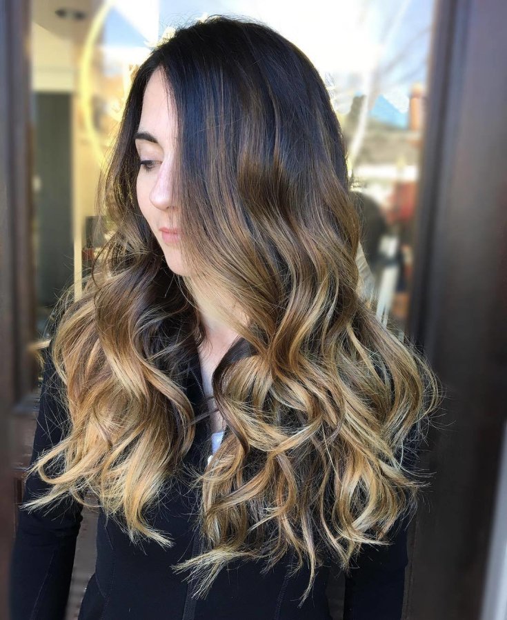Shatush sur cheveux longs foncés