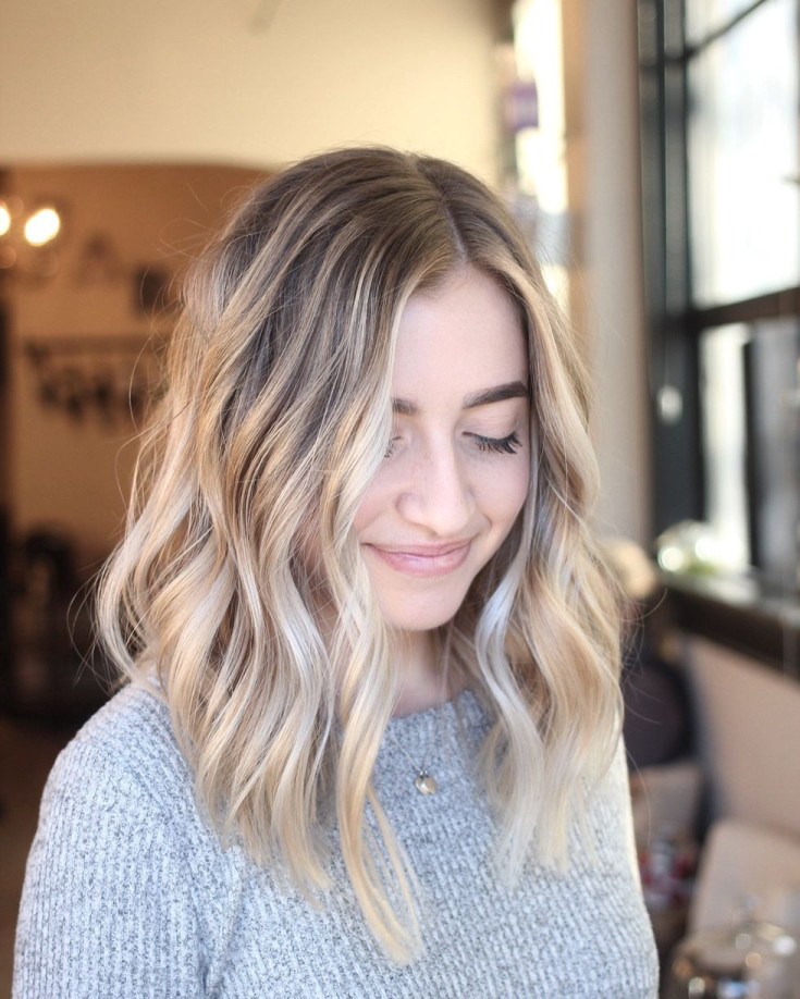 (+201 photos) Balayage sur cheveux châtain clair de longueur moyenne