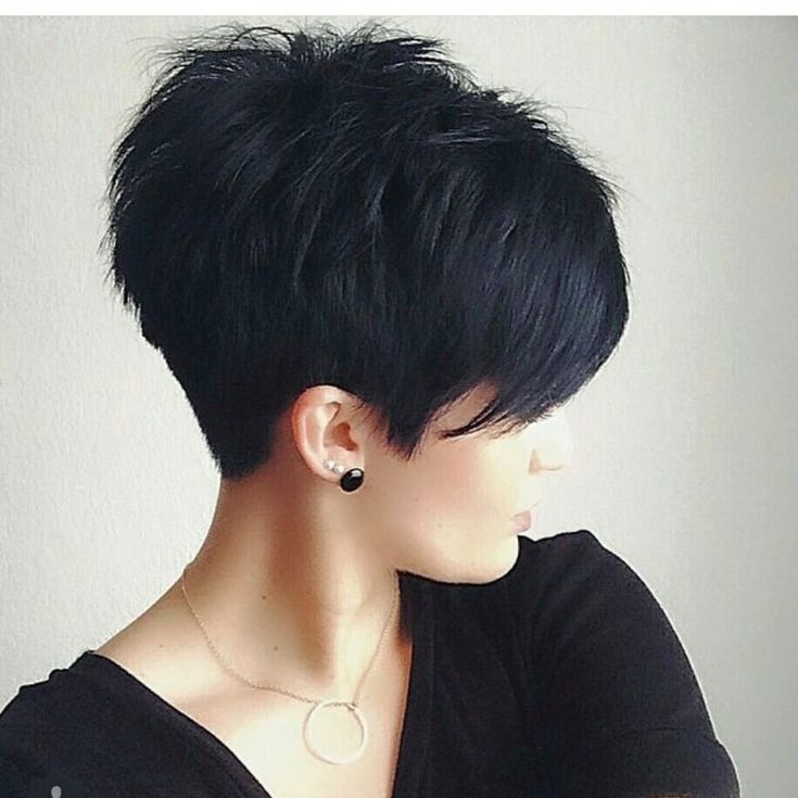 (+195 photos) Coupe de cheveux Pixie pour les brunes