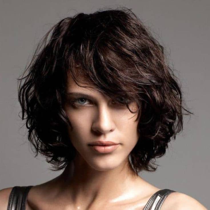 (+135 photos) Bob Kare sur cheveux bouclés