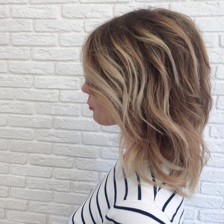 Shatush pour cheveux châtain clair de longueur moyenne