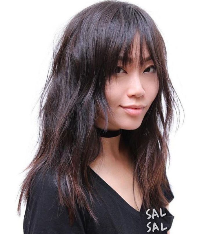 (+165 photos) Cascade de coupe de cheveux pour femmes avec une frange