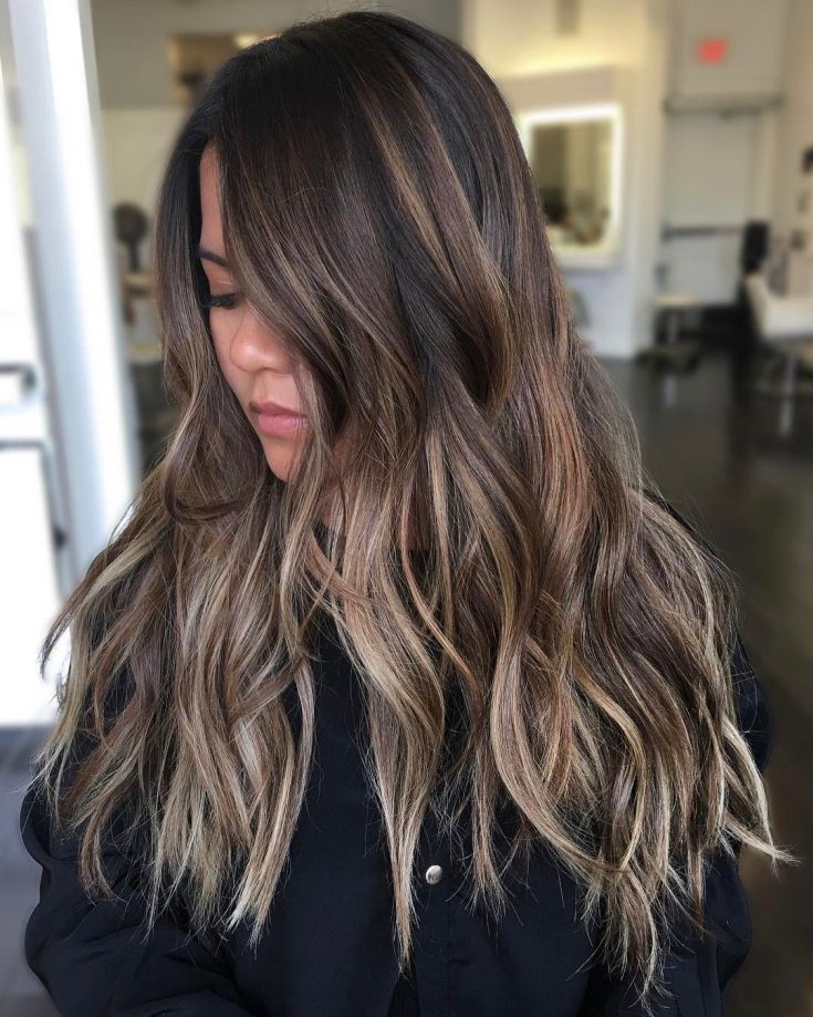 Shatush sur cheveux longs foncés
