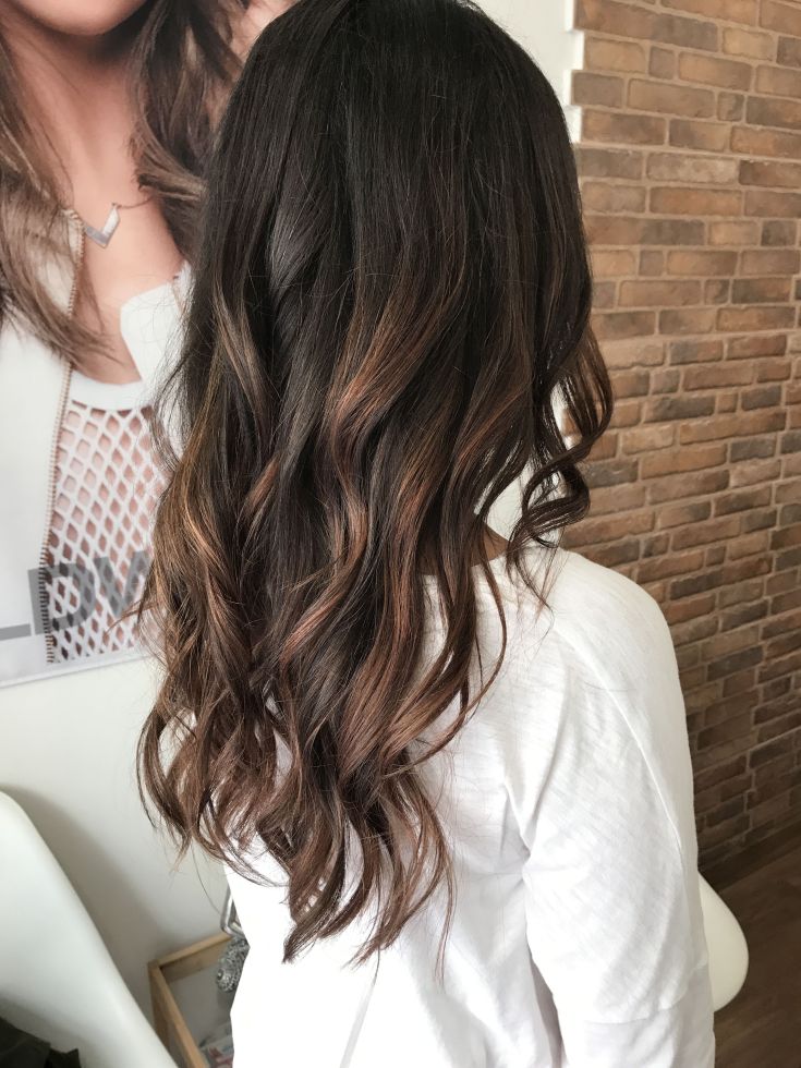 Shatush sur cheveux longs foncés