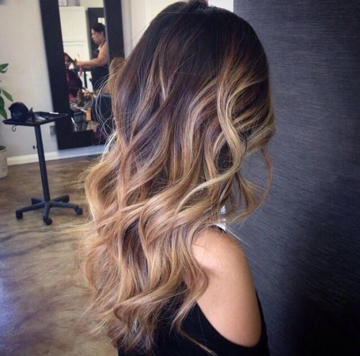 Shatush sur cheveux longs foncés