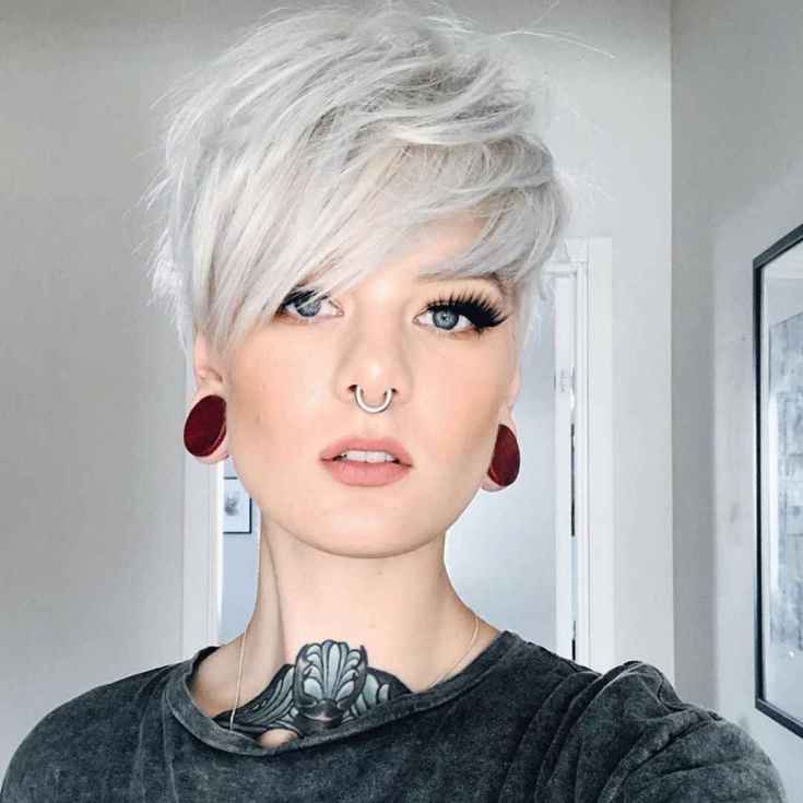 (+210 photos) Coupe de cheveux Pixie pour visage rond