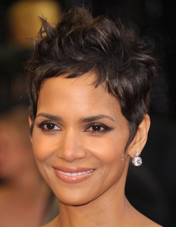(+195 photos) Coupe de cheveux Pixie pour les brunes