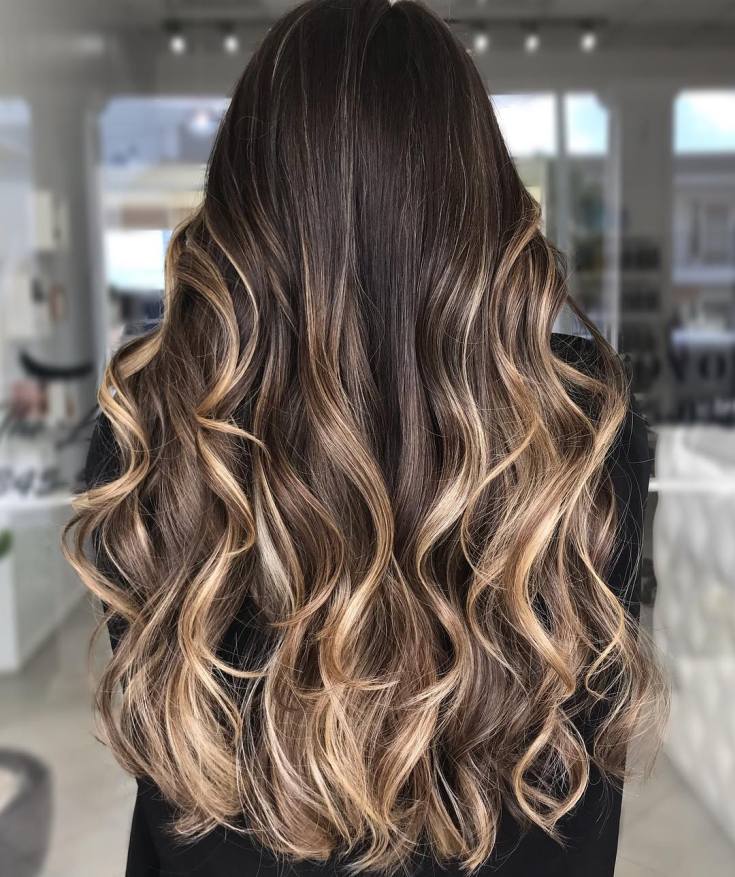 Shatush sur cheveux longs foncés