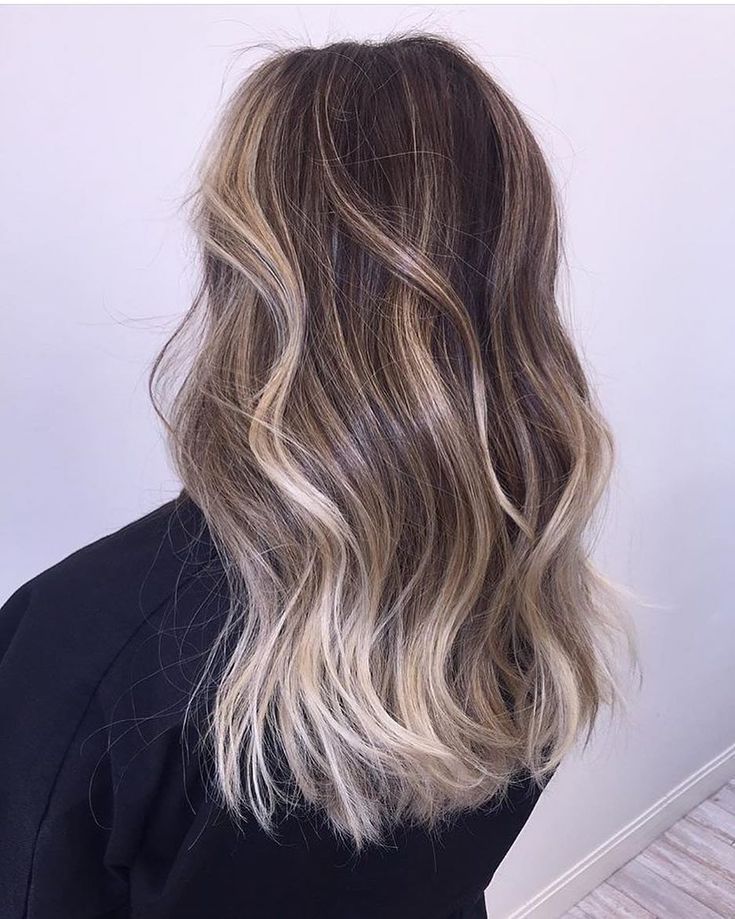 (+201 photos) Balayage sur cheveux châtain clair de longueur moyenne