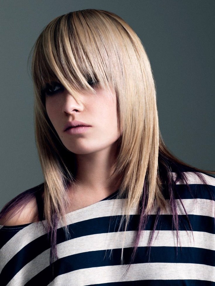 Coupe de cheveux en cascade pour cheveux mi-longs