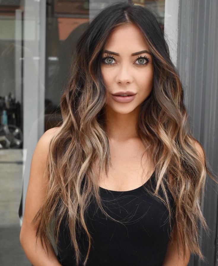 Shatush sur cheveux longs foncés