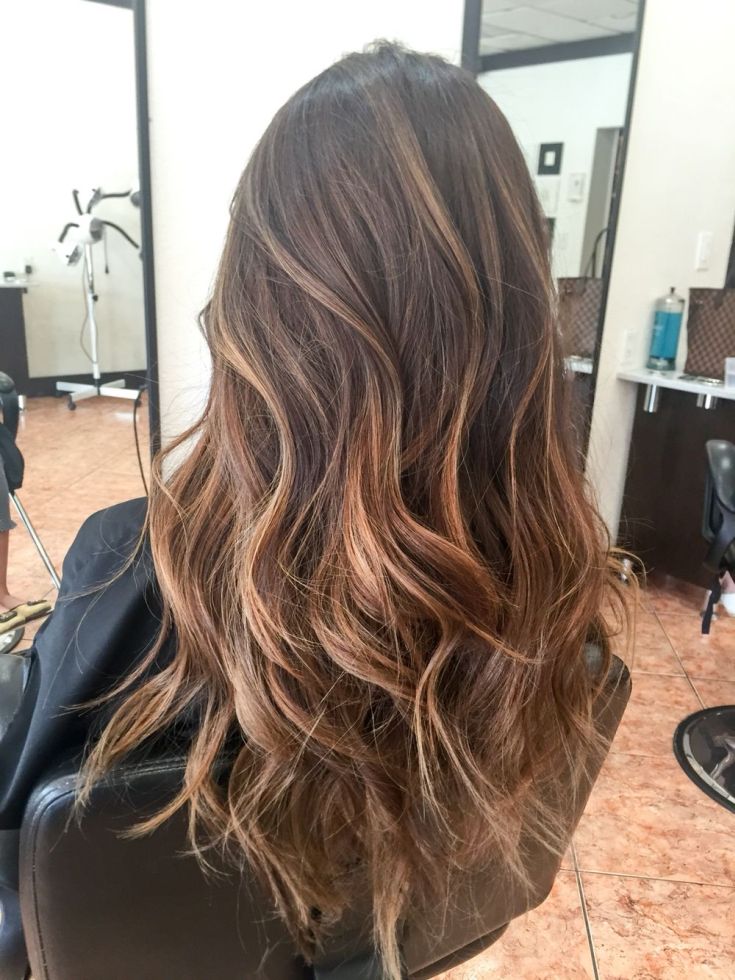 Shatush sur cheveux longs foncés