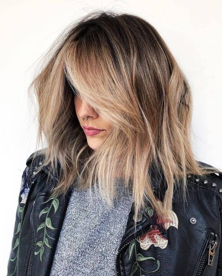 Shatush pour cheveux châtain clair de longueur moyenne
