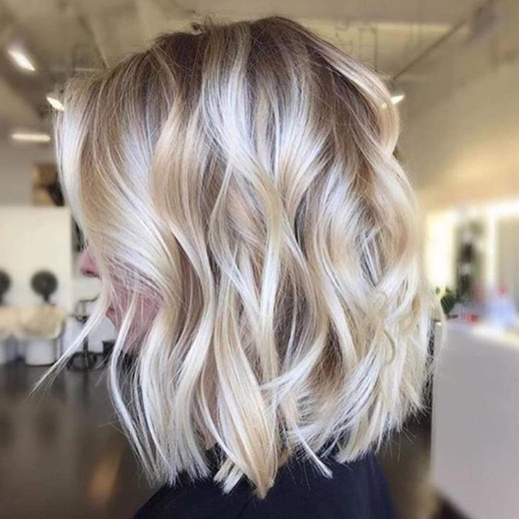 Shatush pour cheveux châtain clair de longueur moyenne