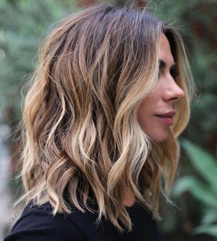 Shatush pour cheveux châtain clair de longueur moyenne