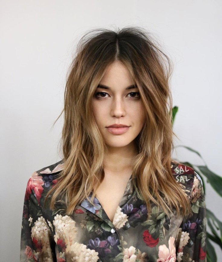 Shatush pour cheveux châtain clair de longueur moyenne