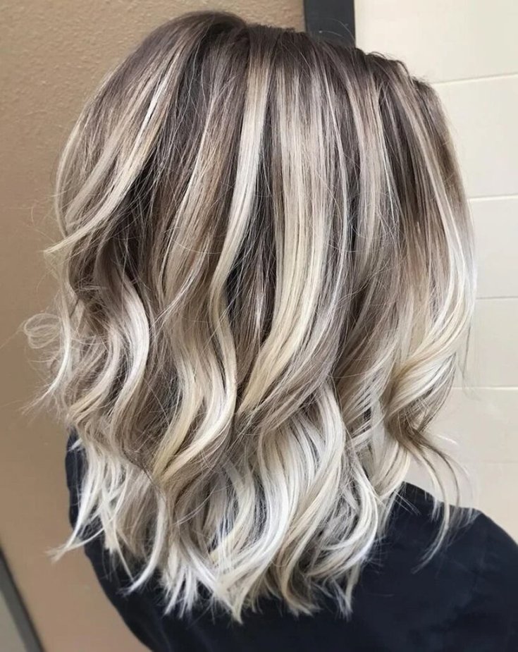 Shatush pour cheveux châtain clair de longueur moyenne