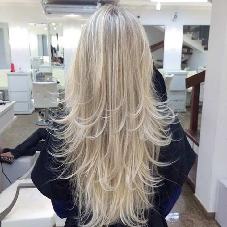 (+150 photo) Coupe de cheveux en cascade pour cheveux longs avec une frange