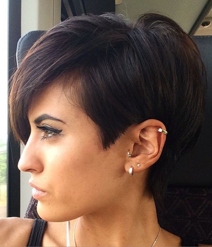 (+195 photos) Coupe de cheveux Pixie pour les brunes