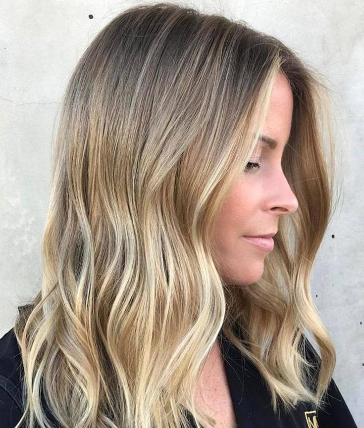(+201 photos) Balayage sur cheveux châtain clair de longueur moyenne
