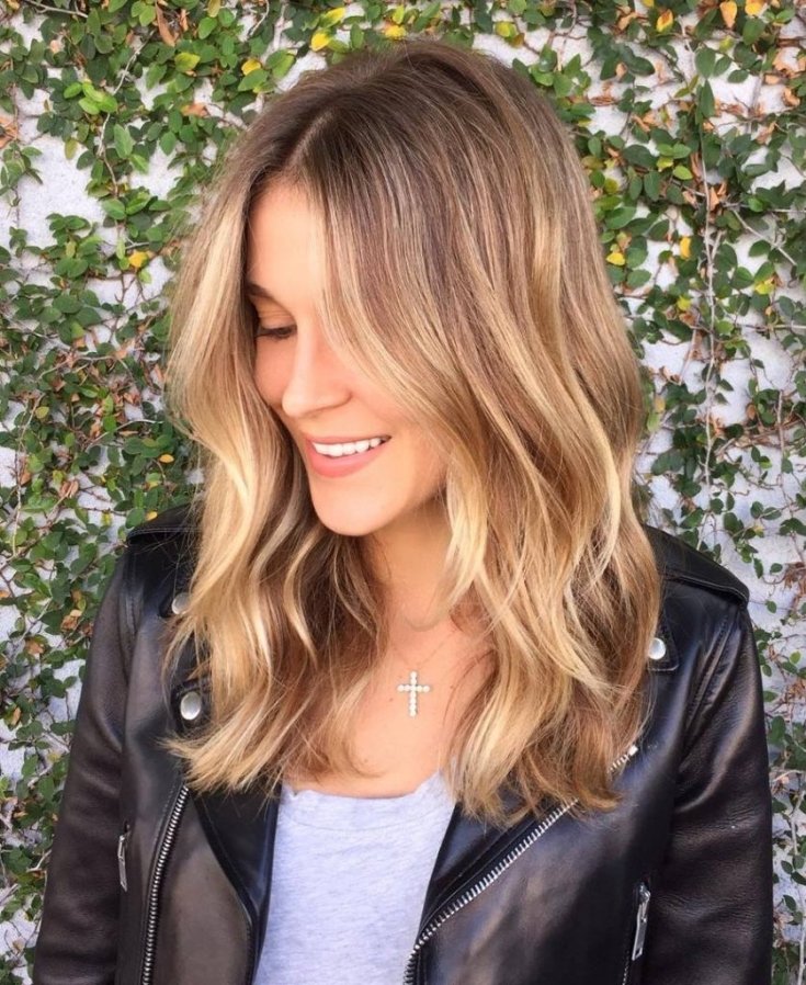 Shatush pour cheveux châtain clair de longueur moyenne