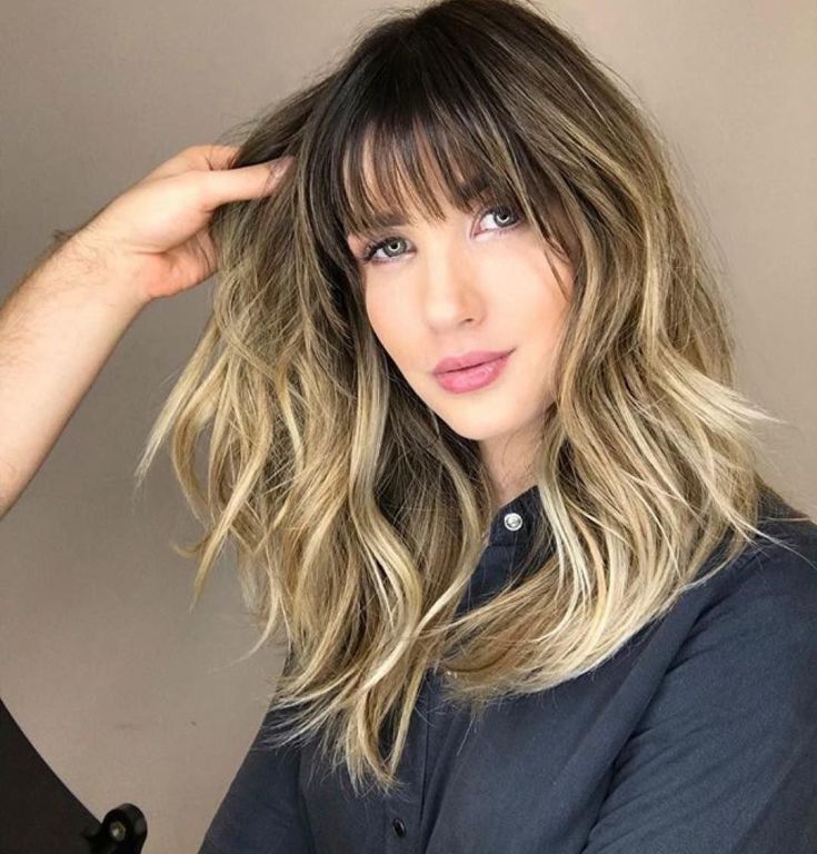Shatush sur cheveux noirs avec une frange